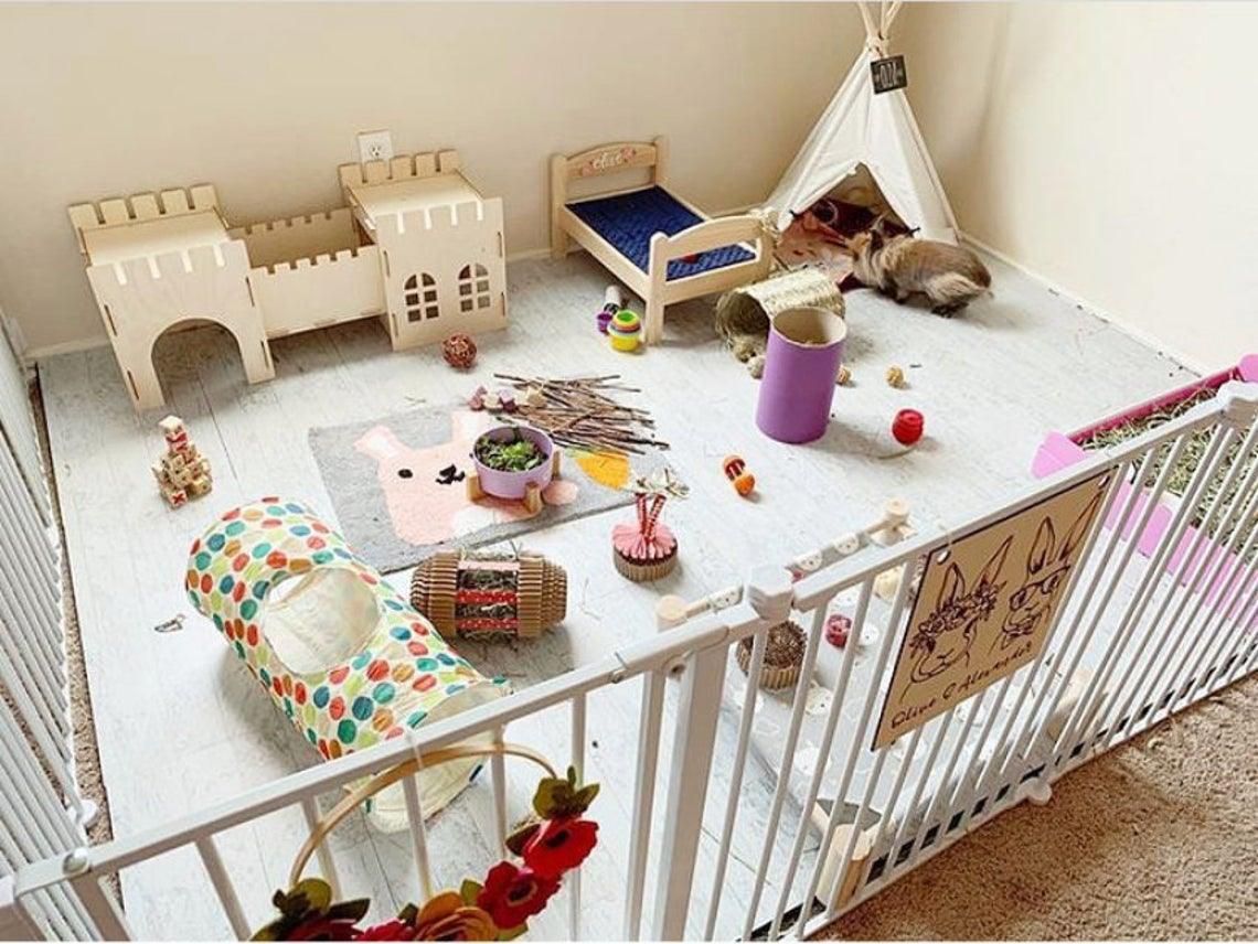 Eco - Friendly Wooden Rabbit House - Detachable Castle for Rabbits & Guinea Pigs - Pets Perfect