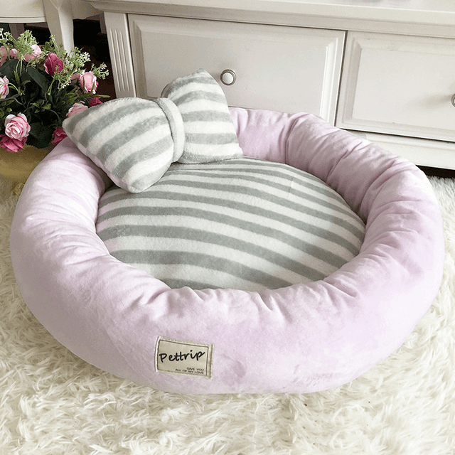 Dog Hugs Cat Luxury Plush Pet Haven - Ultra - Soft Round Bed for Cats & Small Dogs - Pets Perfect