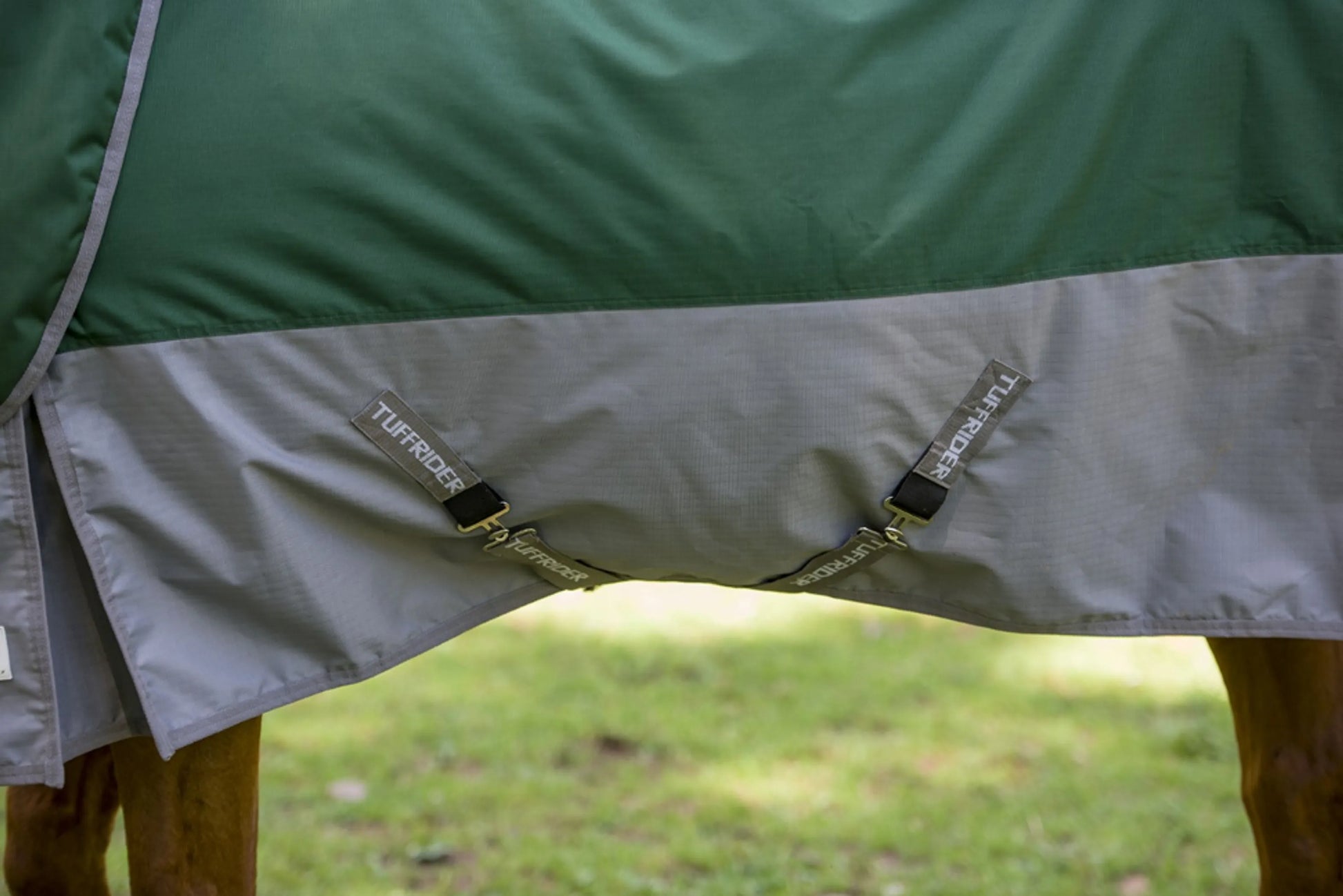 TuffRider Bonum 1200D Medium Weight Detachable Neck Two Tone Turnout Blanket With 200gms of fill detail on green and gray fabric straps
