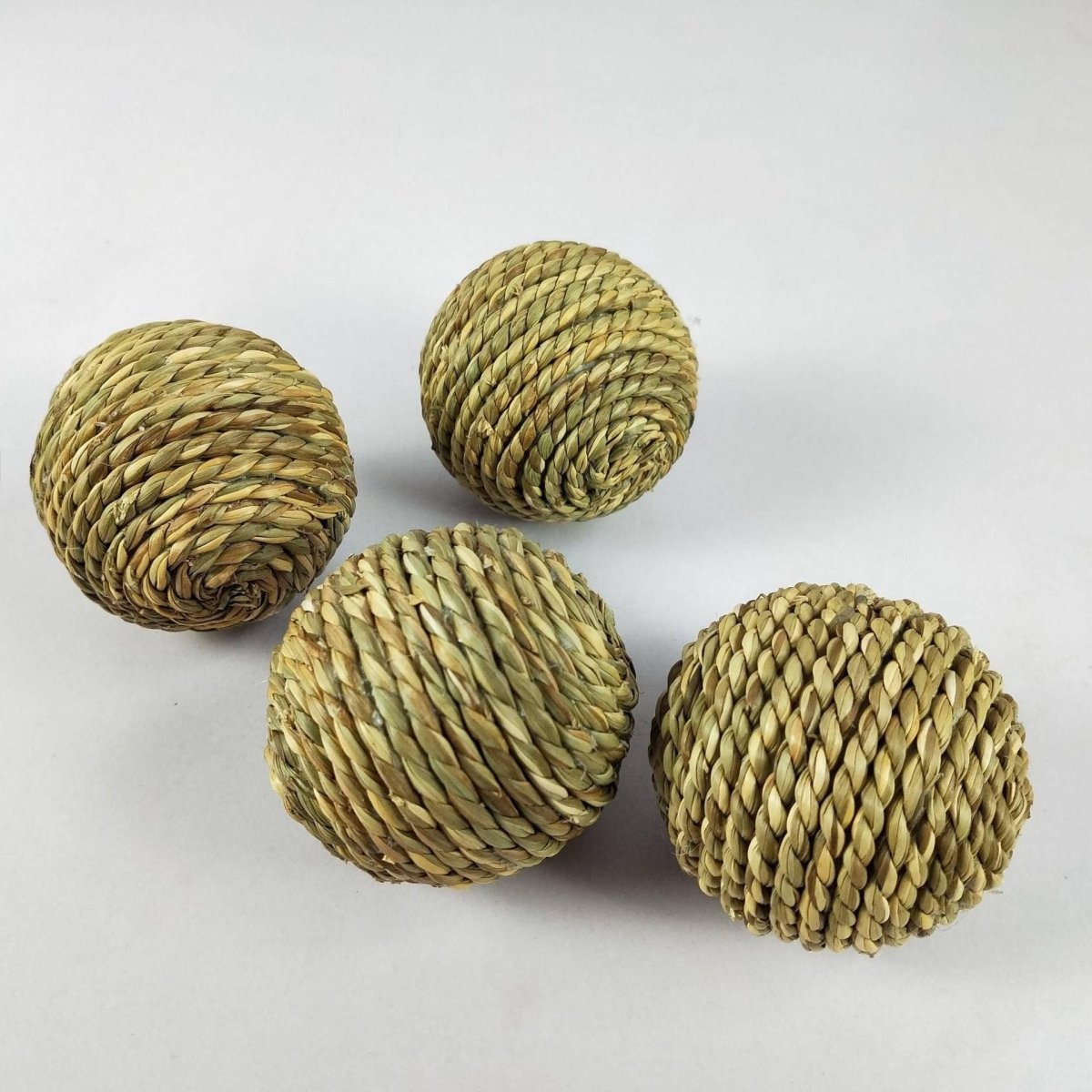 Natural Straw Rope Ball for Hamsters Rabbits & Parrots - Pets Perfect
