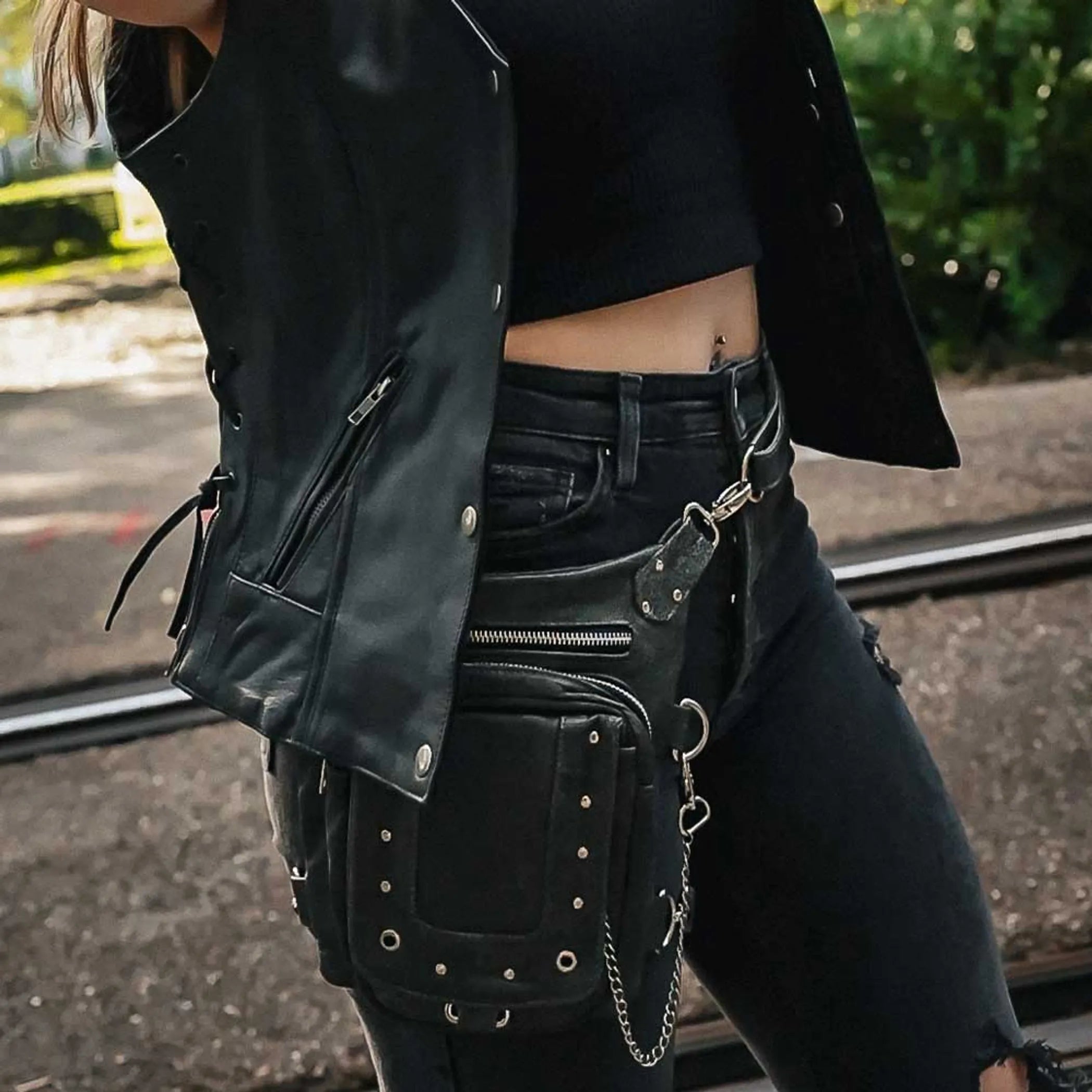 5735.GY - Ladies Leather Thigh Bag