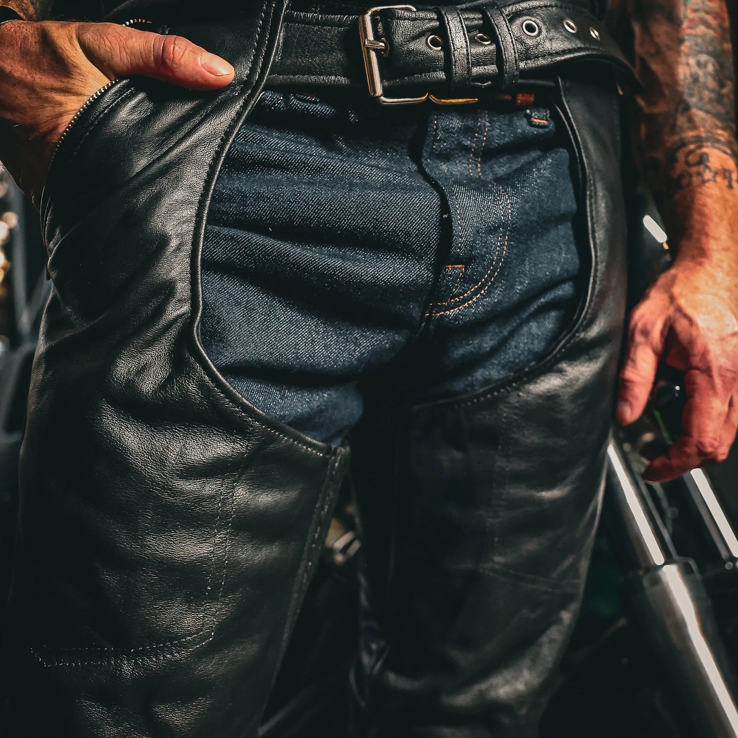 7145.K - Unisex Premium Leather 4 - Pocket Chaps with Spandex - Pets Perfect