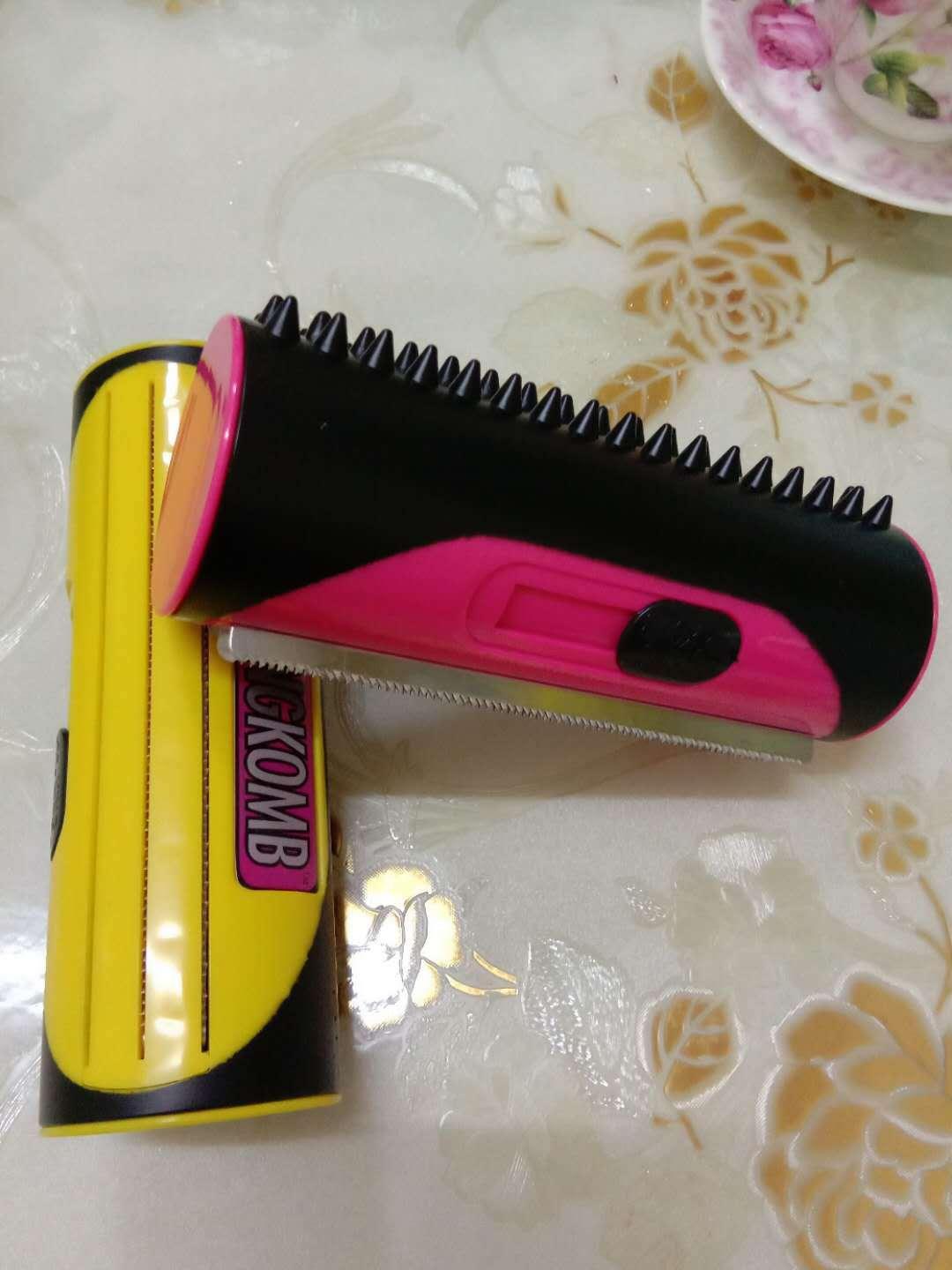 Dog Hugs Cat 2 - in - 1 Dual - Sided Comb & Brush - Detangling & Smoothing Tool for Dogs - Pets Perfect