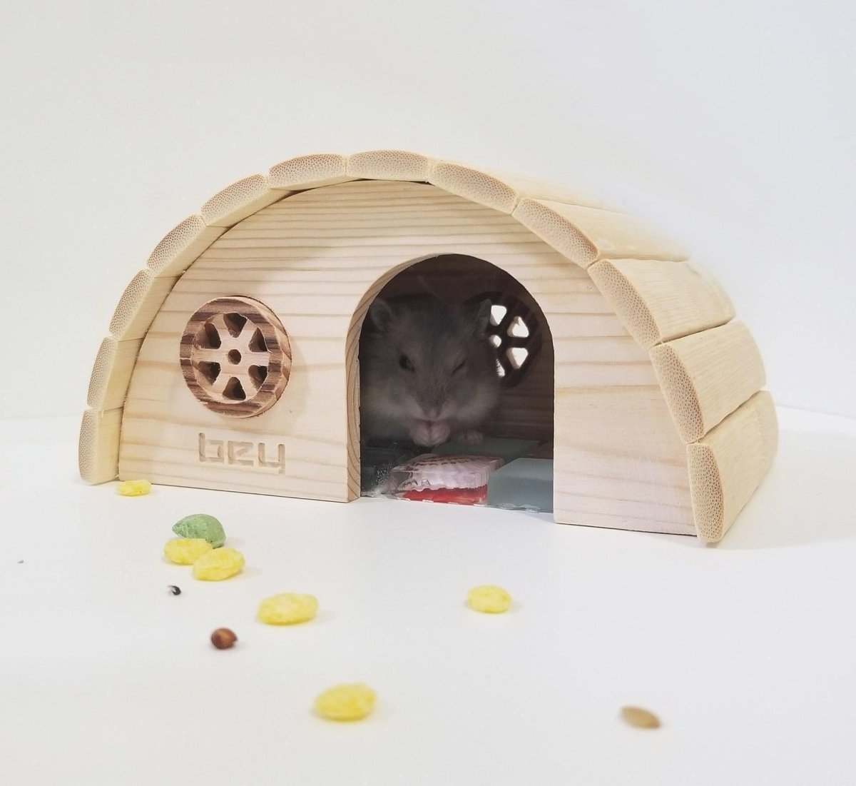 Cozy Woodland Retreat For Small Pets - Pets Perfect