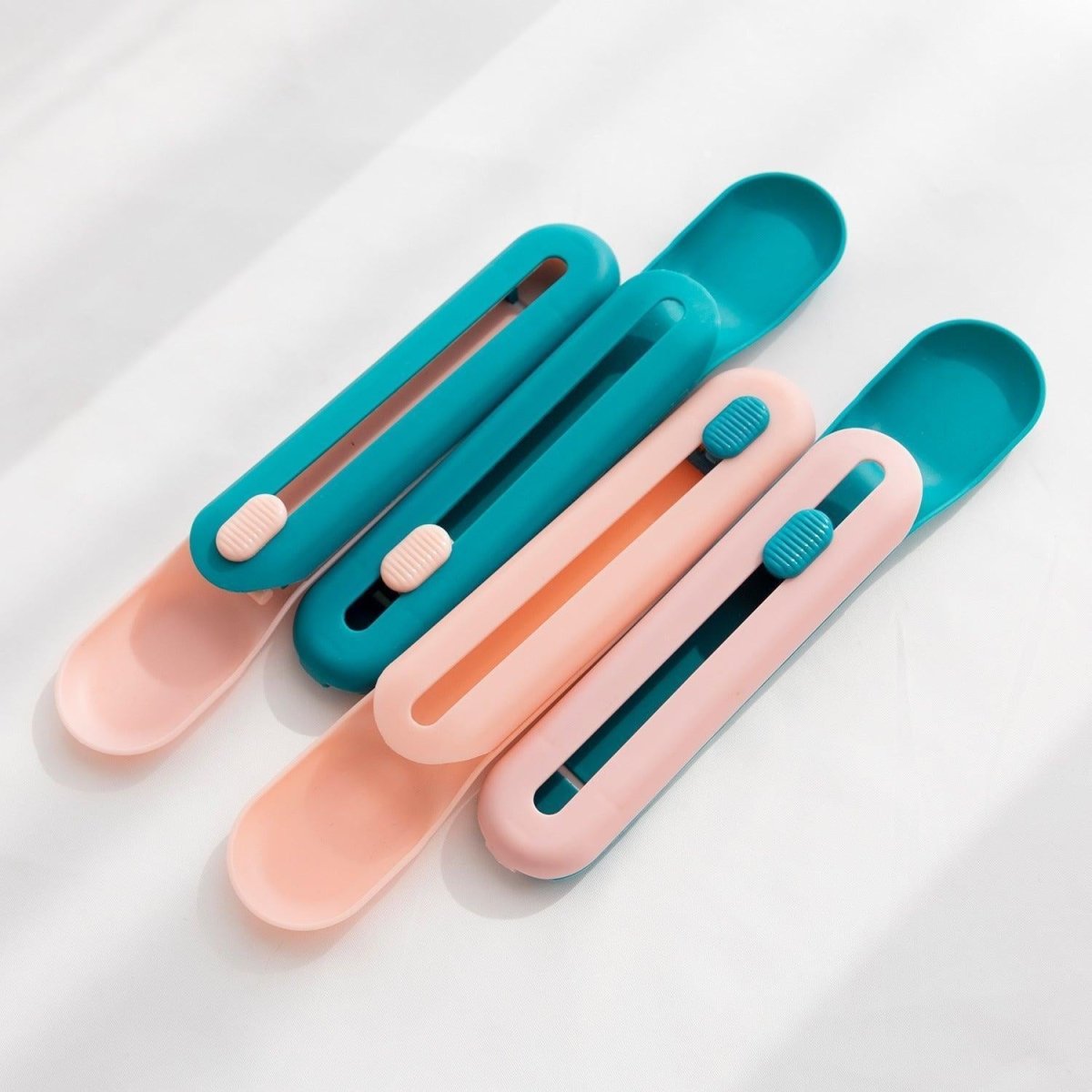 Deluxe Cat Strip Spoon Feeder: The Ultimate Pet Feeding Tool - Pets Perfect