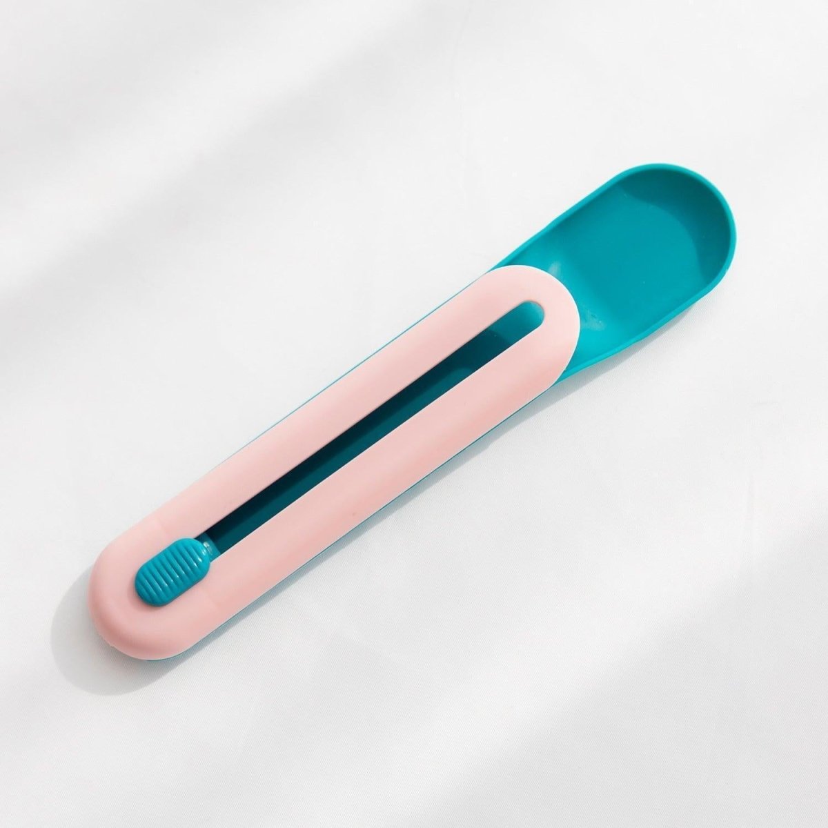 Deluxe Cat Strip Spoon Feeder: The Ultimate Pet Feeding Tool - Pets Perfect