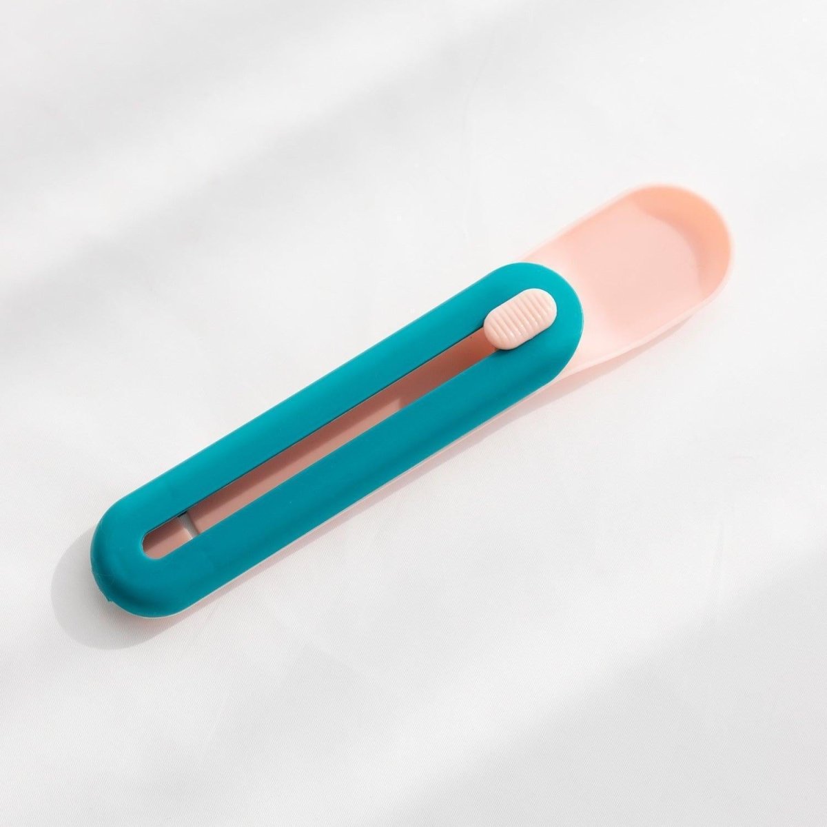 Deluxe Cat Strip Spoon Feeder: The Ultimate Pet Feeding Tool - Pets Perfect