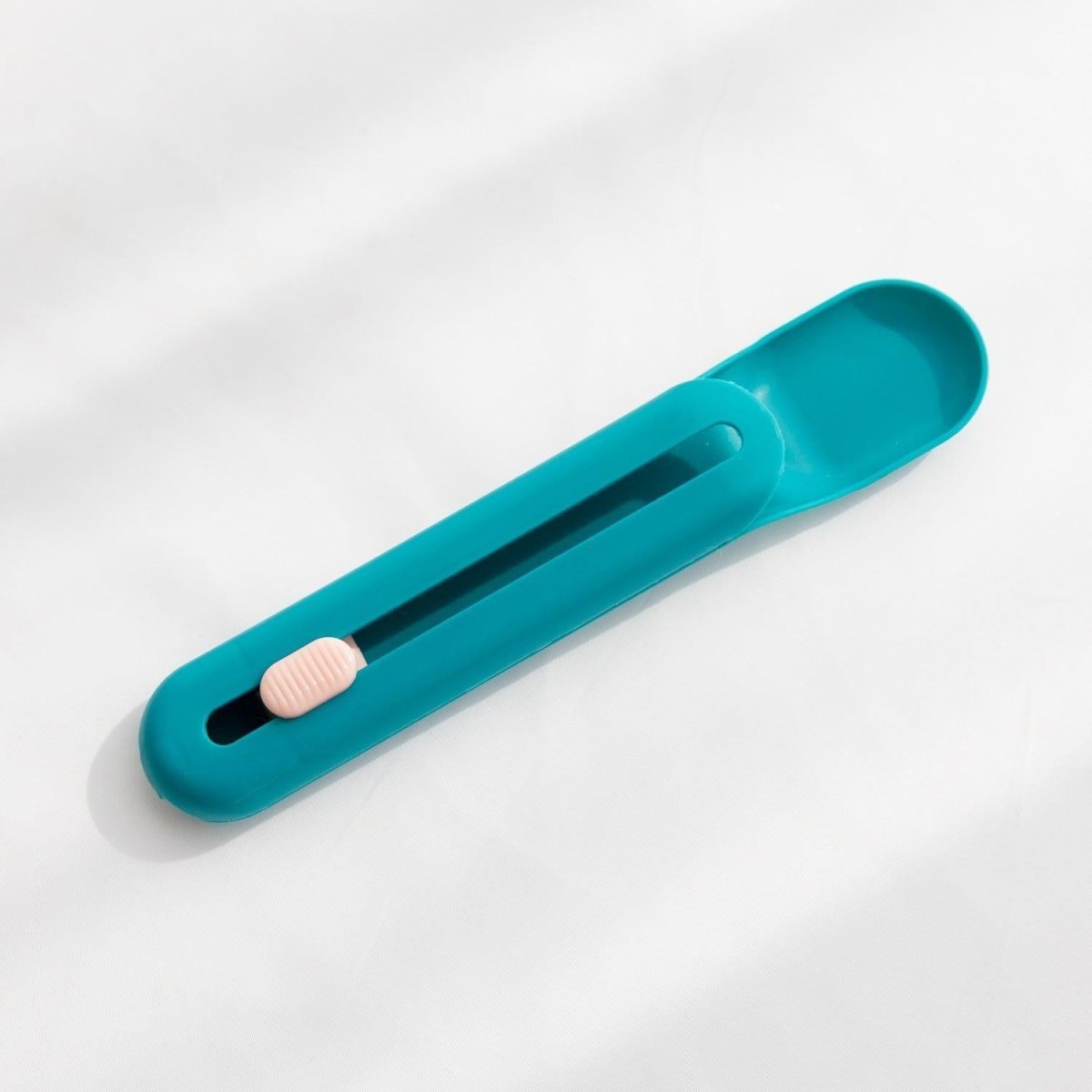 Deluxe Cat Strip Spoon Feeder: The Ultimate Pet Feeding Tool - Pets Perfect